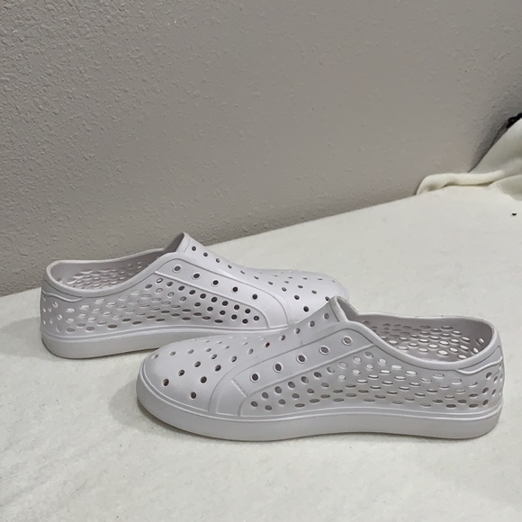 Hole shoes Women’s - Picture 4 of 6